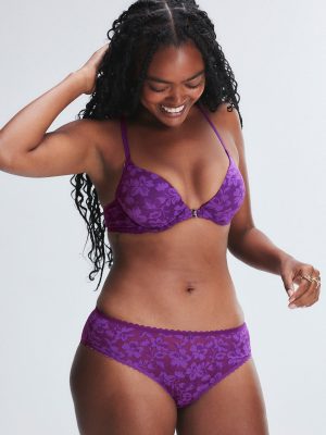 Lavish Lace Front-Closure Push-Up Bra