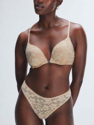 Lavish Lace Front-Closure Push-Up Bra
