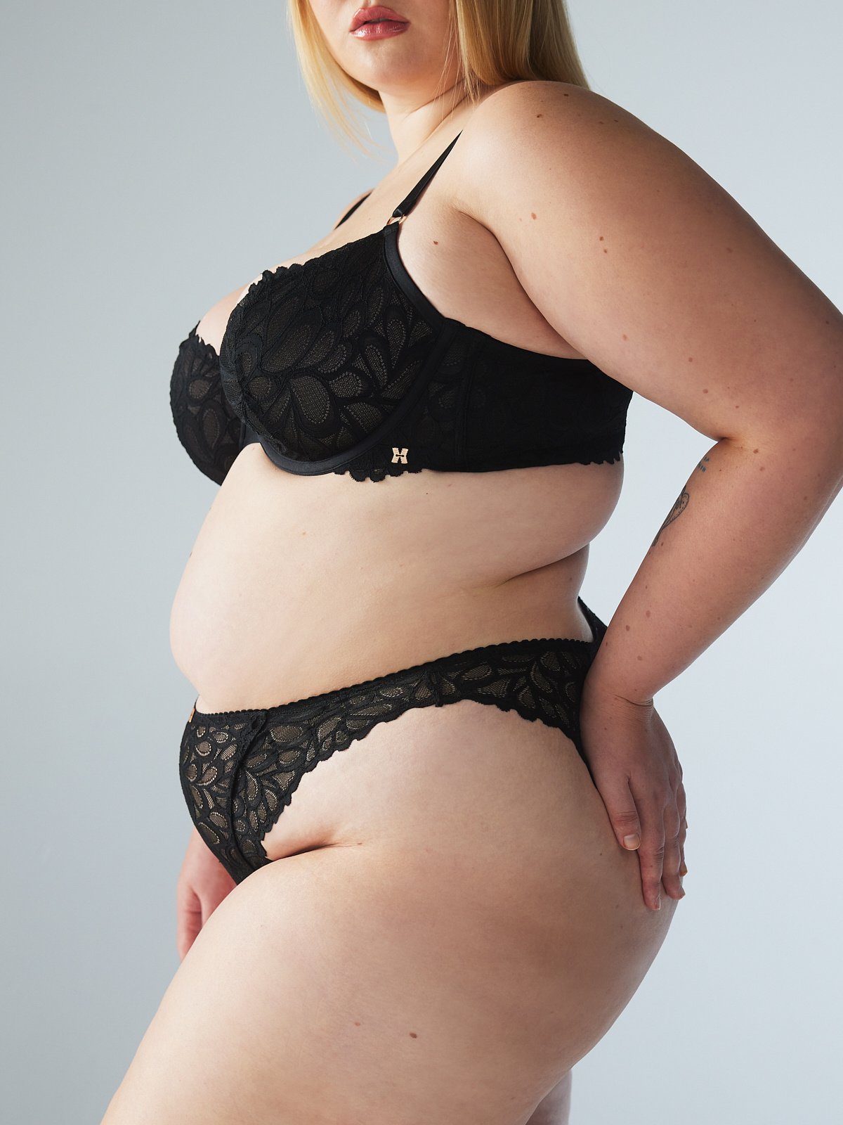 SAVAGE-NOT-SORRY-HIGH-LEG-LACE-BRAZILIAN-UD2042965-0687-3-1200×1600