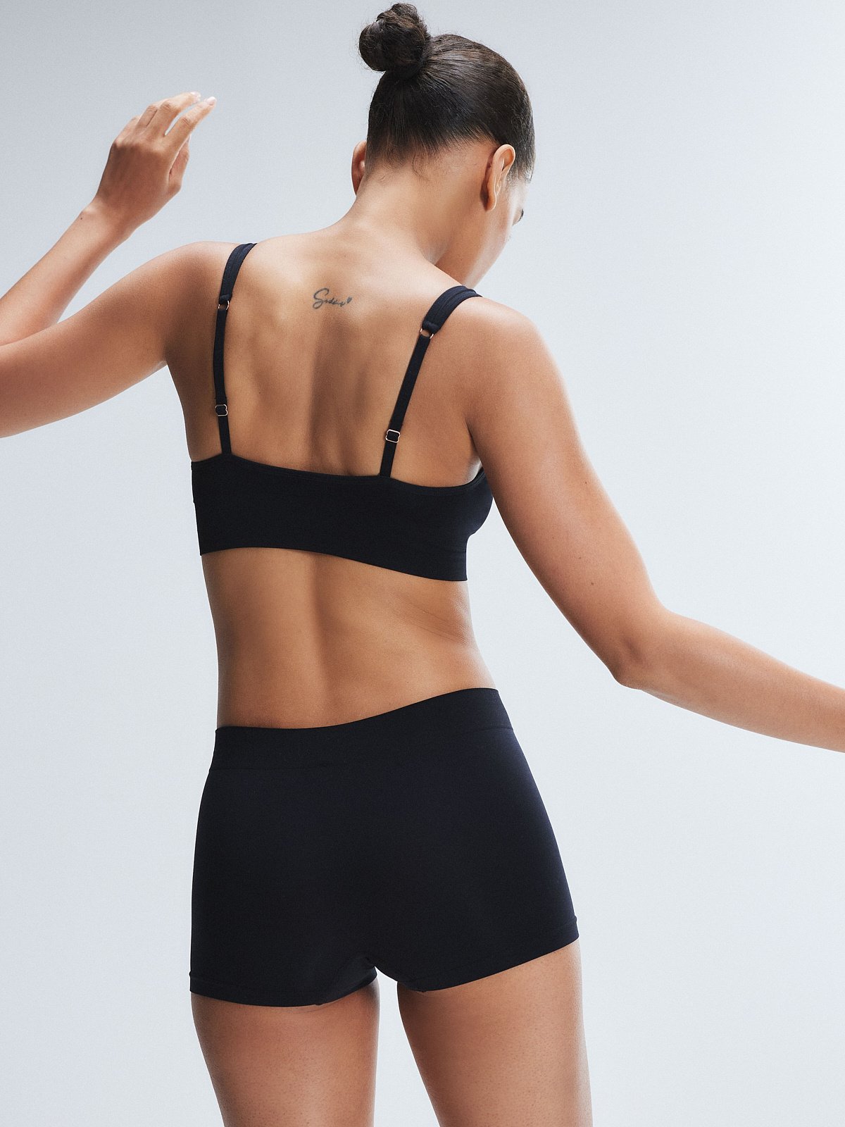 SEAMLESS-BRALETTE-BB2357477-0687-2-1200×1600