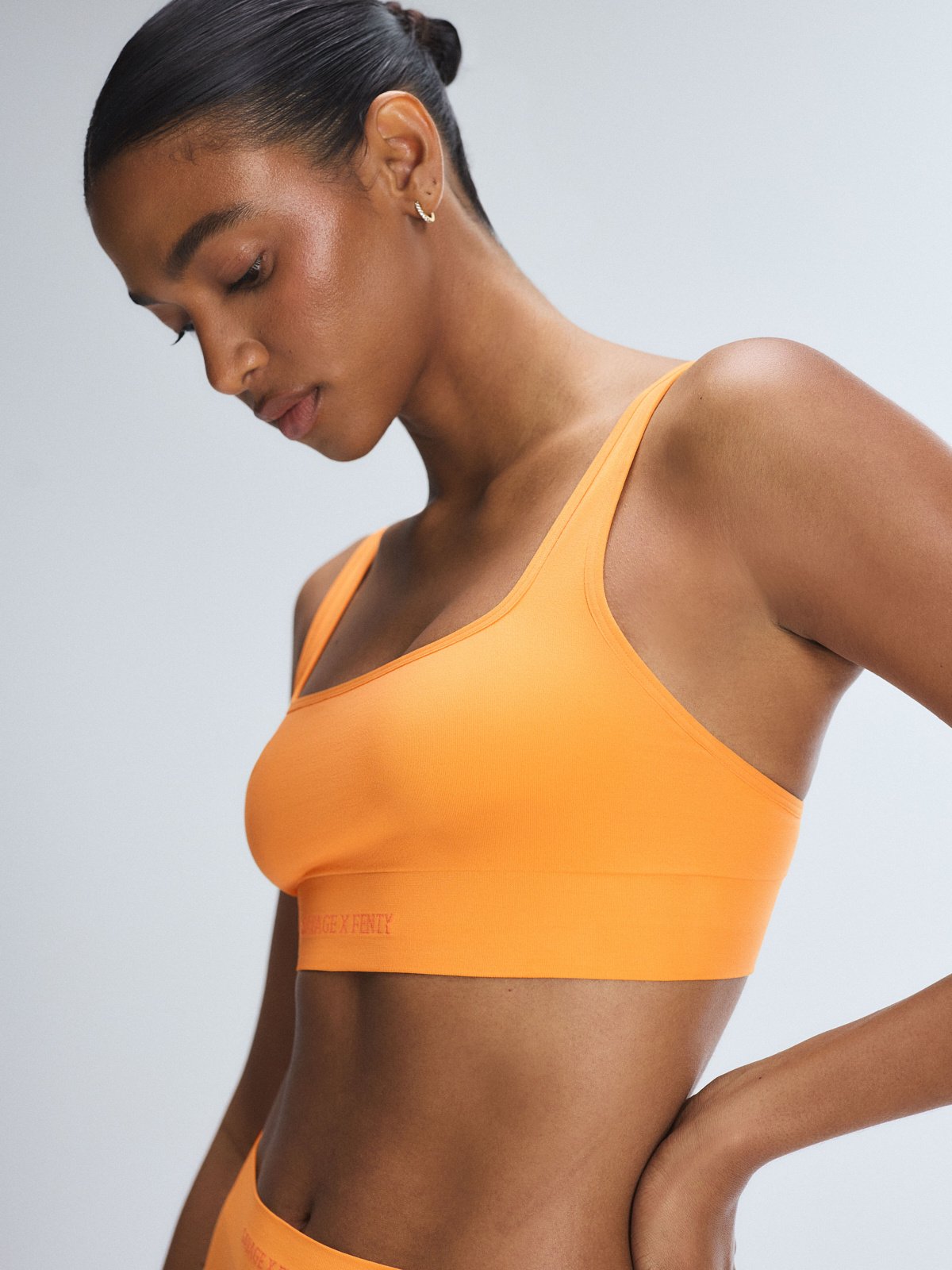 SEAMLESS-SCOOP-NECK-BRALETTE-BB2357477-13340-4-1200×1600