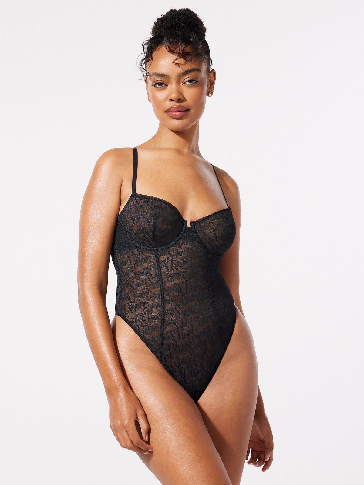 SIGNATURE-SCRIPT-UNDERWIRE-TEDDY-LI2458490-0687-4-1200×1600