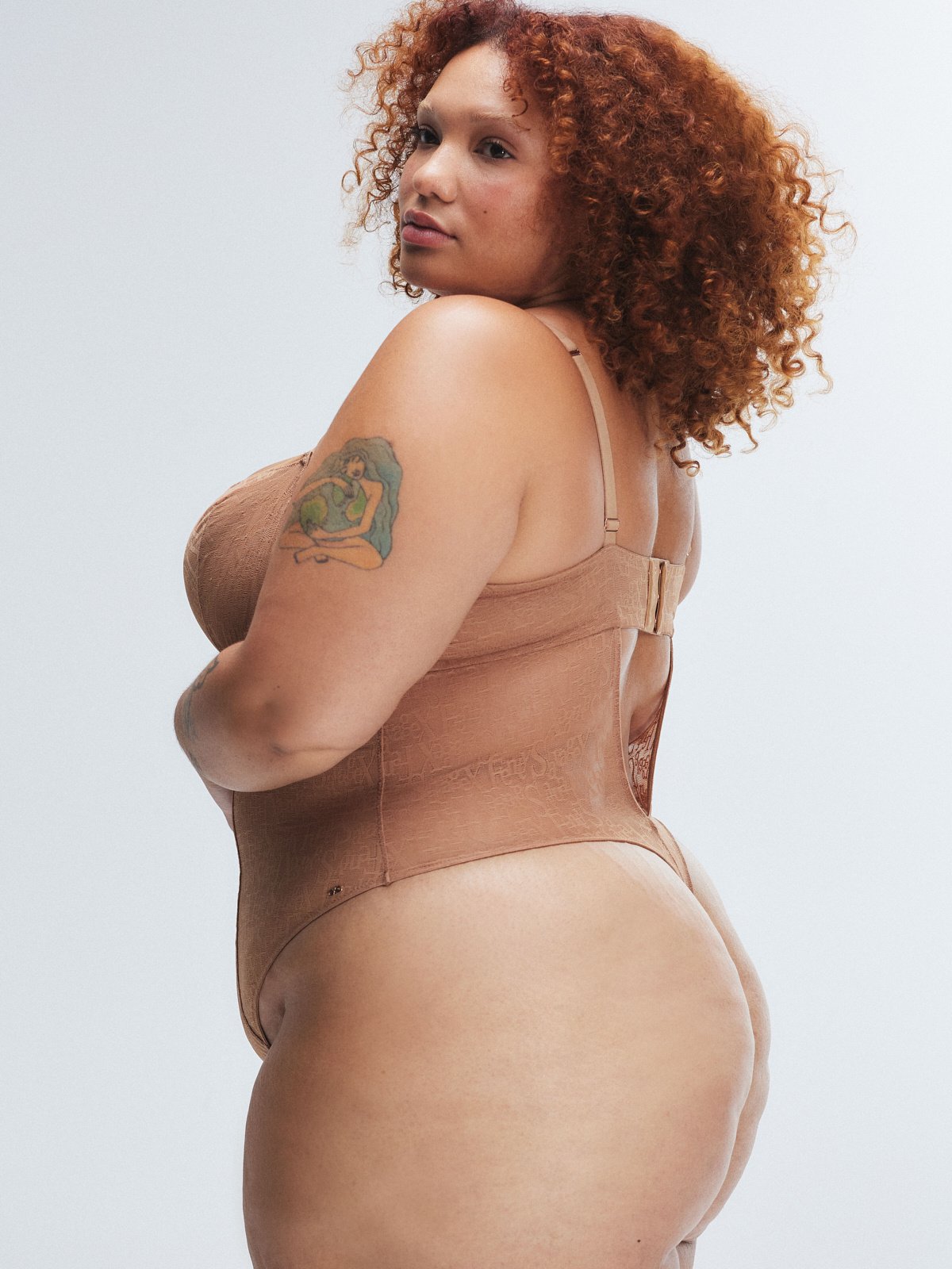 SIGNATURE-SCRIPT-UNDERWIRE-TEDDY-LI2458491-9817-3-1200×1600