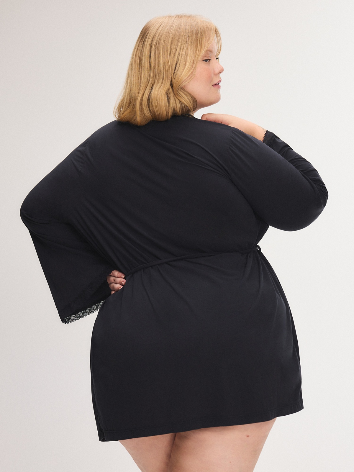 SNUG-HUG-SHORT-ROBE-SQ2459018-1533-3-1200×1600