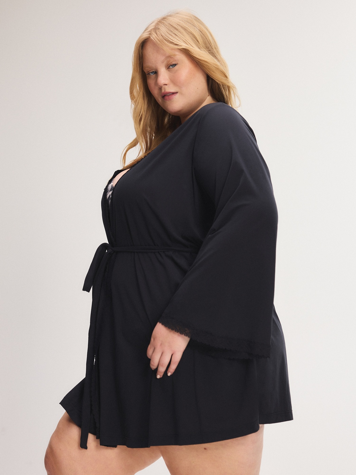 SNUG-HUG-SHORT-ROBE-SQ2459018-1533-4-1200×1600