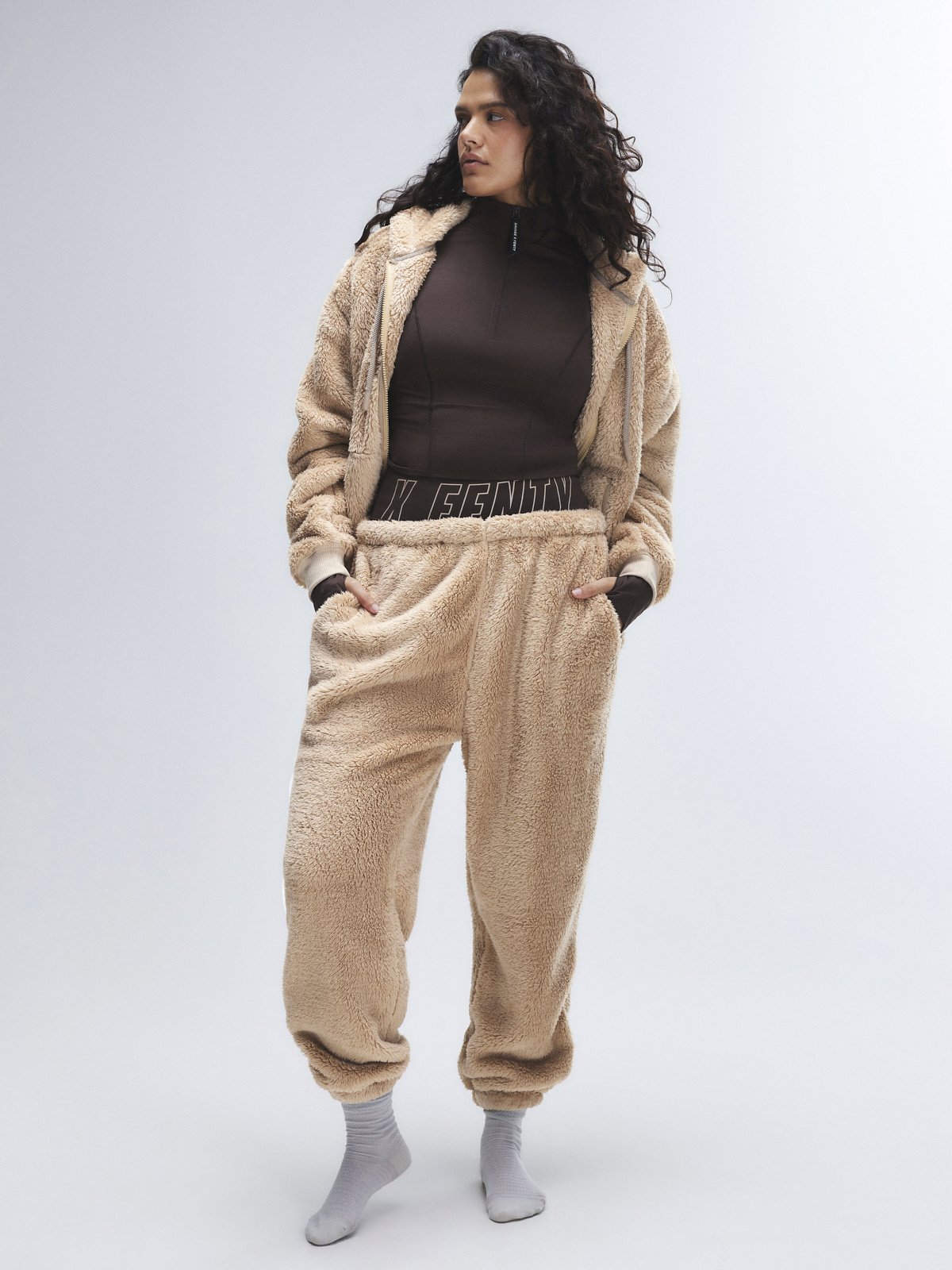 UNDERCOVER-SOFTIE-PLUSH-TEDDY-SWEATPANT-NF2500503-11776-1-1200×1600