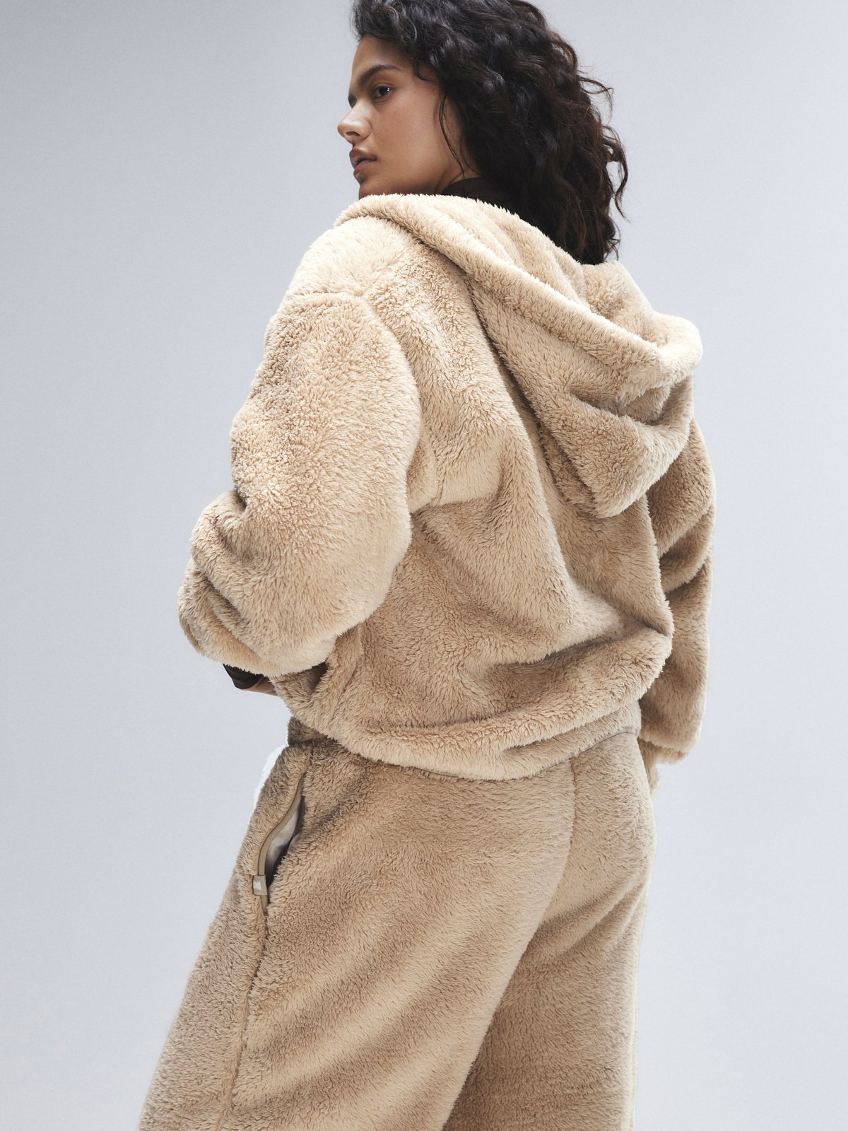 UNDERCOVER-SOFTIE-PLUSH-TEDDY-SWEATPANT-NF2500503-11776-2-1200×1600