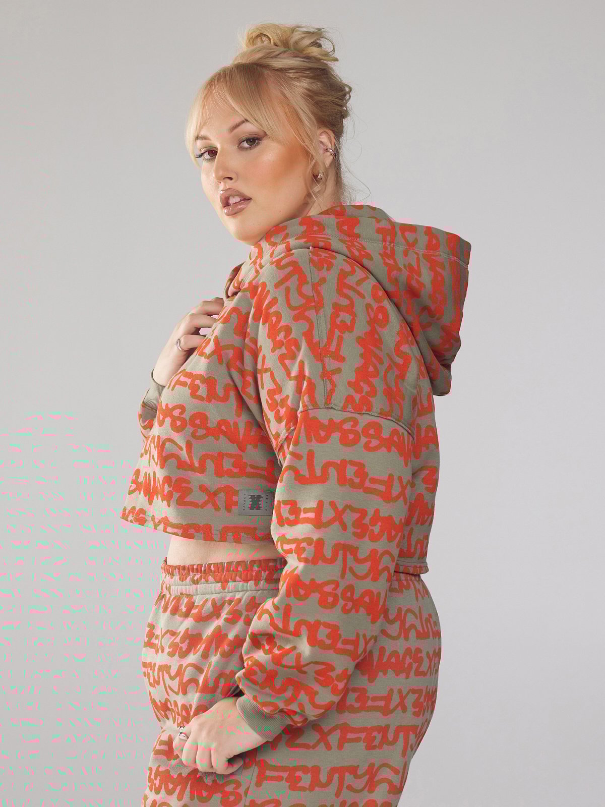 XSSENTIAL-CROPPED-HOODIE-SB2354545-5993-3-1200×1600