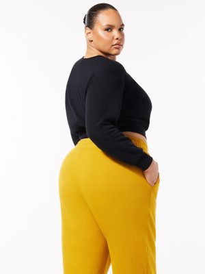 Essential Scope Logo Cropped Sweatshirt